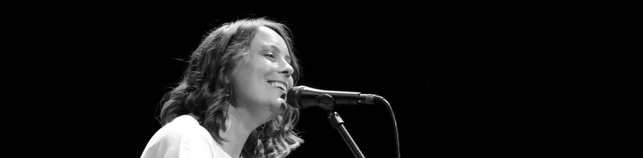 Beth Sarah Pavilion Worthing credit Mike Coombs Beth Sarah Pavilion Worthing credit Mike Coombs