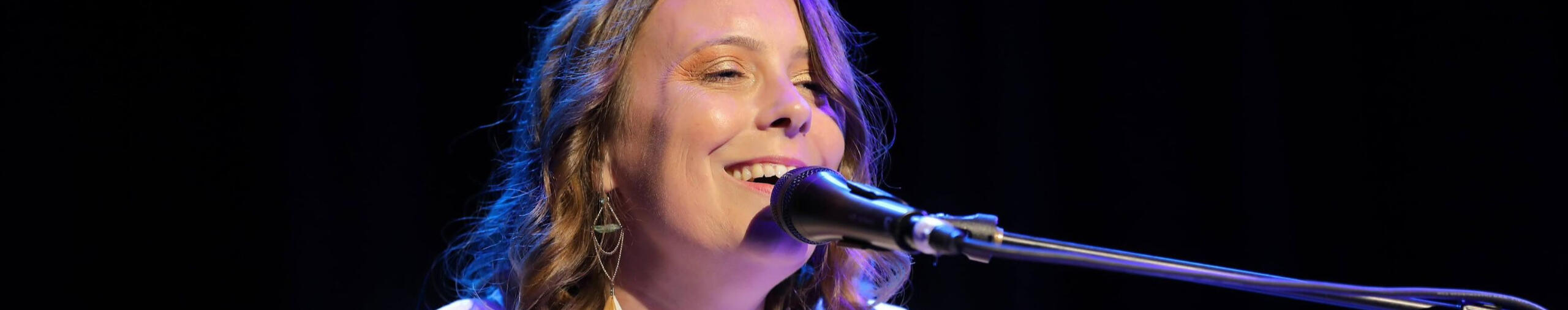 Beth Sarah at The Pavilion Worthing credit Mike Coombs Beth Sarah at The Pavilion Worthing credit Mike Coombs